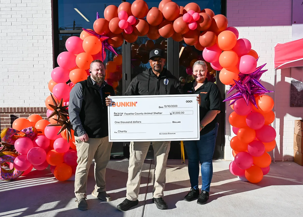 Dunkin Donuts makes donation to Animal Shelter
